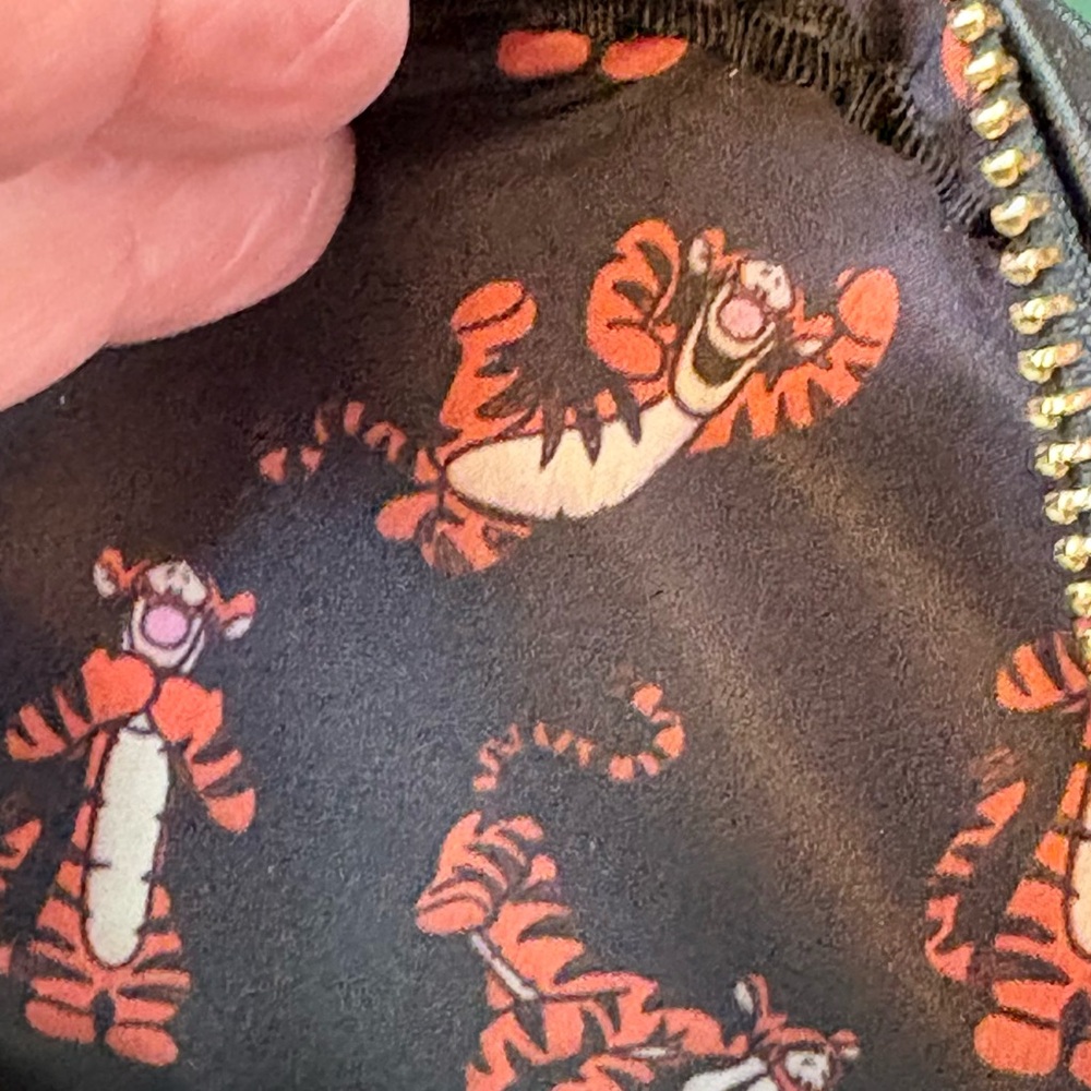Disney Tigger Loungefly Backpack - Picture 6 of 7